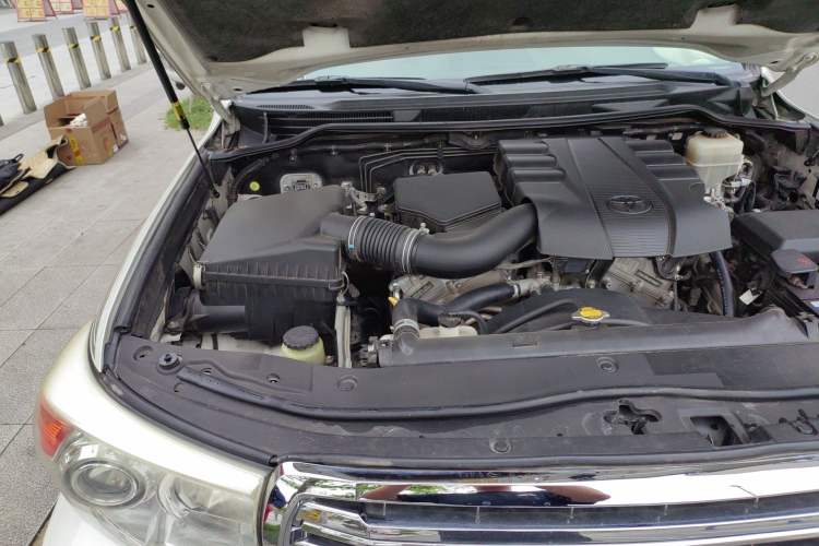 Used Toyota Land Cruiser  Engine Bay Right