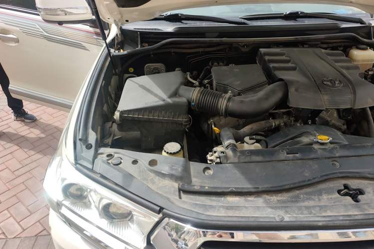 Used Toyota Land Cruiser 2015 4.0L V6 Middle East Low-Trim Version Engine Bay Right