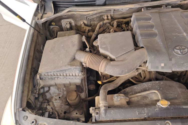 Used Toyota Land Cruiser 2015 4.0L 5-Seater Middle East Version Engine Bay Right