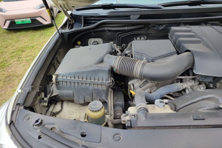 Used Toyota Land Cruiser 2015 4.0L 5-Seater Middle East Version Engine Bay Right