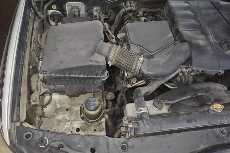 Used Toyota Land Cruiser 2015 4.0L 5-Seater Middle East Version Engine Bay Right