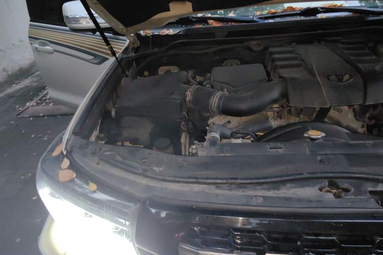 Used Toyota Land Cruiser 2015 4.0L V6 Middle East Low-Trim Version Engine Bay Right