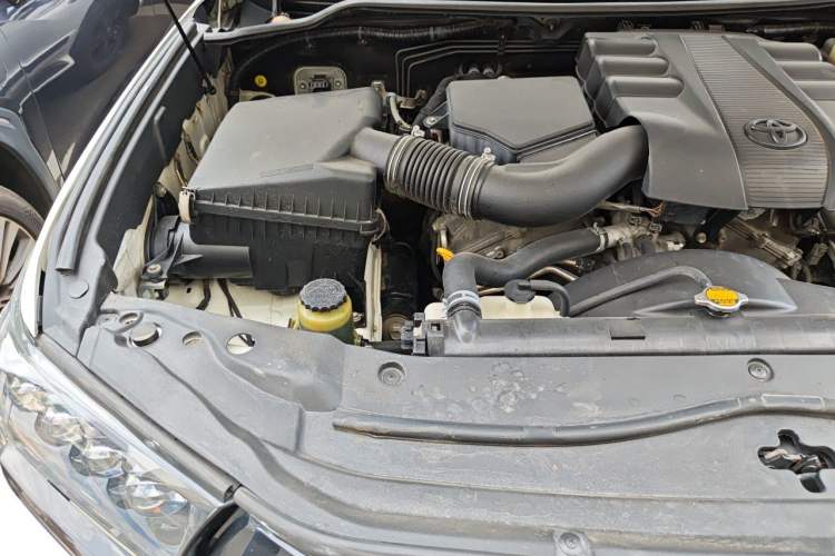 Used Toyota Land Cruiser 2015 4.0L V6 Middle East Low-Trim Version Engine Bay Right