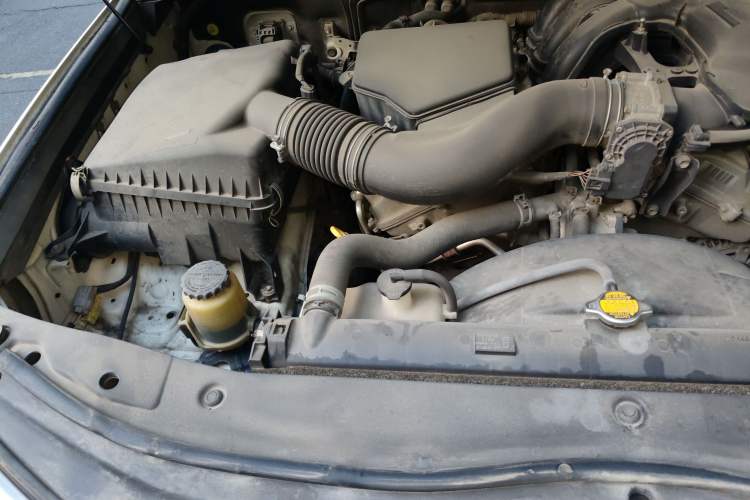 Used Toyota Land Cruiser 2015 4.0L V6 Middle East Limited Edition Engine Bay Right