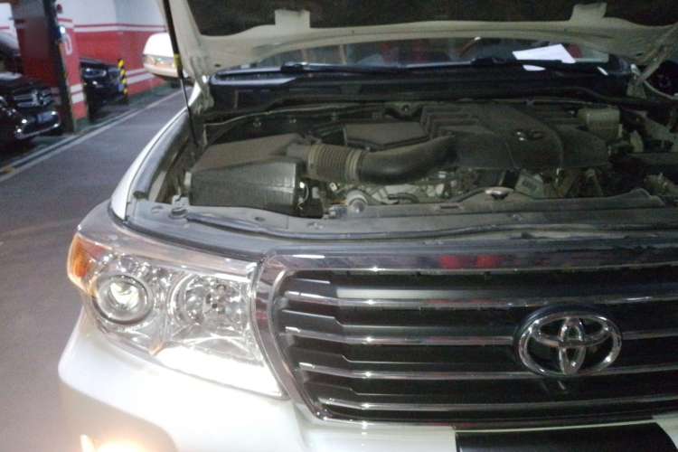 Used Toyota Land Cruiser 2015 4.0L V6 Middle East Limited Edition Engine Bay Right