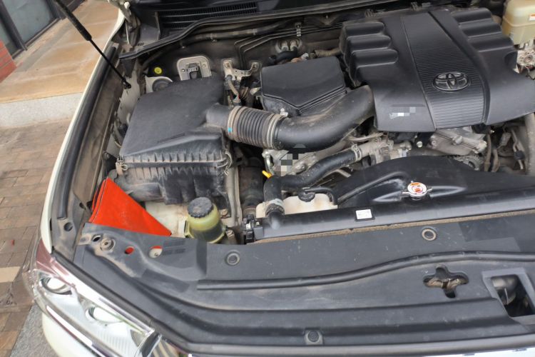 Used Toyota Land Cruiser 2015 4.0L V6 Middle East Low-Trim Version Engine Bay Right