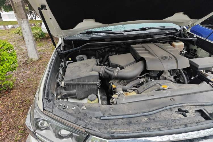 Used Toyota Land Cruiser  Engine Bay Right
