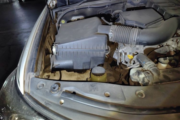 Used Toyota Land Cruiser 2015 4.0L 5-Seater Middle East Version Engine Bay Right