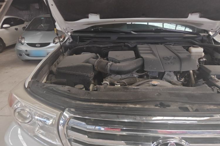Used Toyota Land Cruiser 2015 4.0L V6 Middle East Low-Trim Version Engine Bay Right