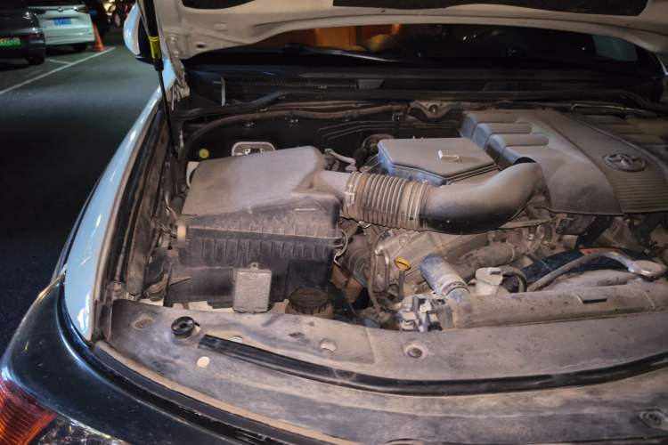 Used Toyota Land Cruiser 2015 4.0L V6 Middle East Low-Trim Version Engine Bay Right