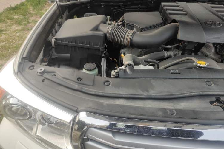 Used Toyota Land Cruiser  Engine Bay Right