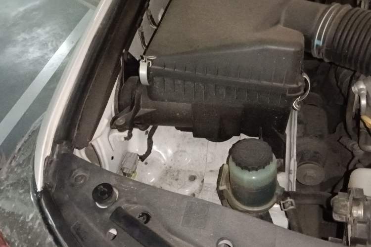 Used Toyota Land Cruiser 2015 4.0L 5-Seater Middle East Version Engine Bay Right