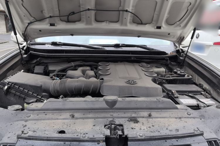 Used Toyota Land Cruiser  Engine Bay