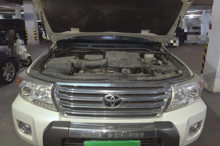 Used Toyota Land Cruiser  Engine Bay