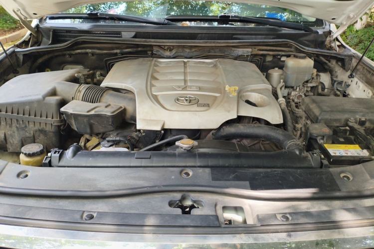 Used Toyota Land Cruiser  Engine Bay