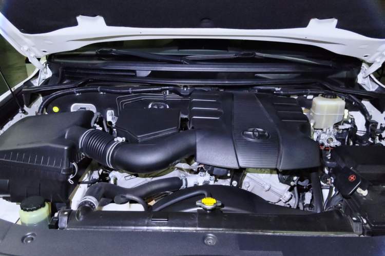 Used Toyota Land Cruiser  Engine Bay