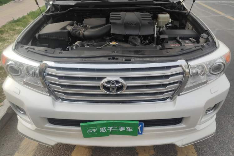 Used Toyota Land Cruiser  Engine Bay