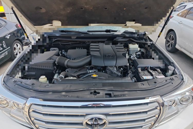 Used Toyota Land Cruiser 2015 4.0L V6 Middle East Low-Trim Version Engine Bay