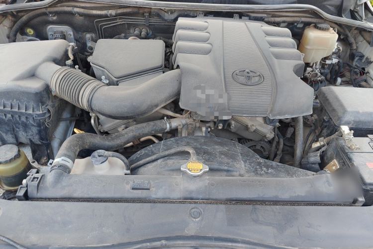 Used Toyota Land Cruiser  Engine Bay