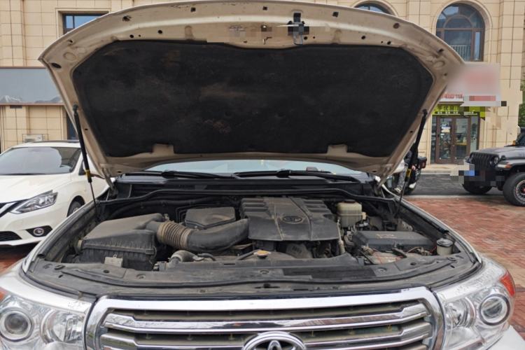 Used Toyota Land Cruiser  Engine Bay