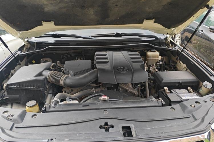 Used Toyota Land Cruiser  Engine Bay