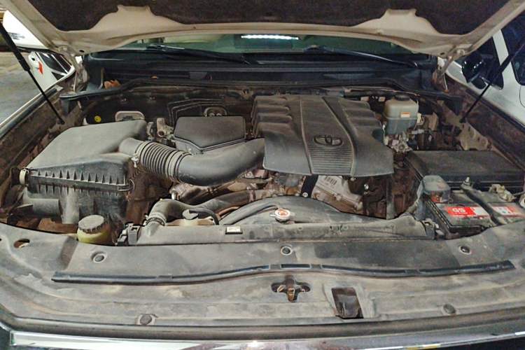 Used Toyota Land Cruiser  Engine Bay