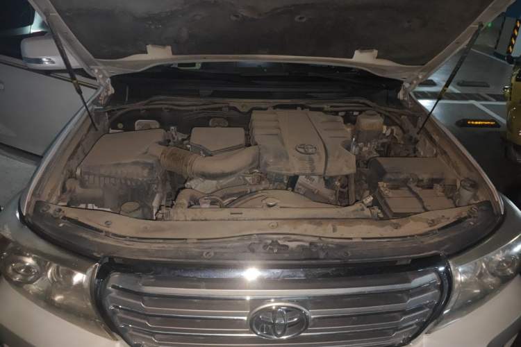 Used Toyota Land Cruiser  Engine Bay