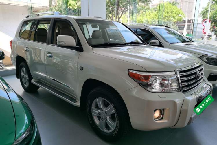 Used Toyota Land Cruiser 2015 4.6L V8 Low-Power Version Middle East Edition Exterior 1