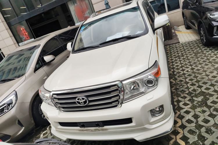 Used Toyota Land Cruiser 2015 4.0L V6 Middle East Low-Trim Version Exterior 1