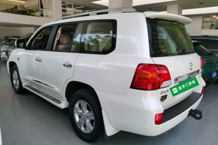 Used Toyota Land Cruiser 2015 4.6L V8 Low-Power Version Middle East Edition Exterior 2