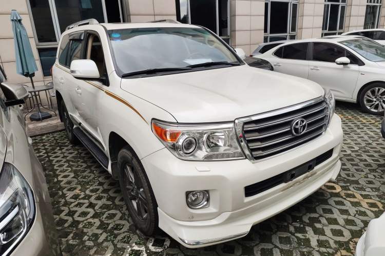 Used Toyota Land Cruiser 2015 4.0L V6 Middle East Low-Trim Version Exterior 2