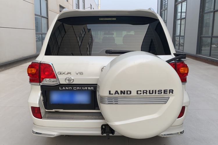 Used Toyota Land Cruiser 2015 4.0L V6 Middle East Low-Trim Version Exterior 3