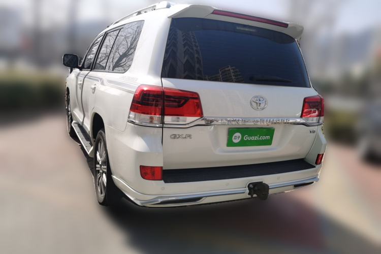Used Toyota Land Cruiser 2015 4.0L V6 Middle East Low-Trim Version Exterior 3