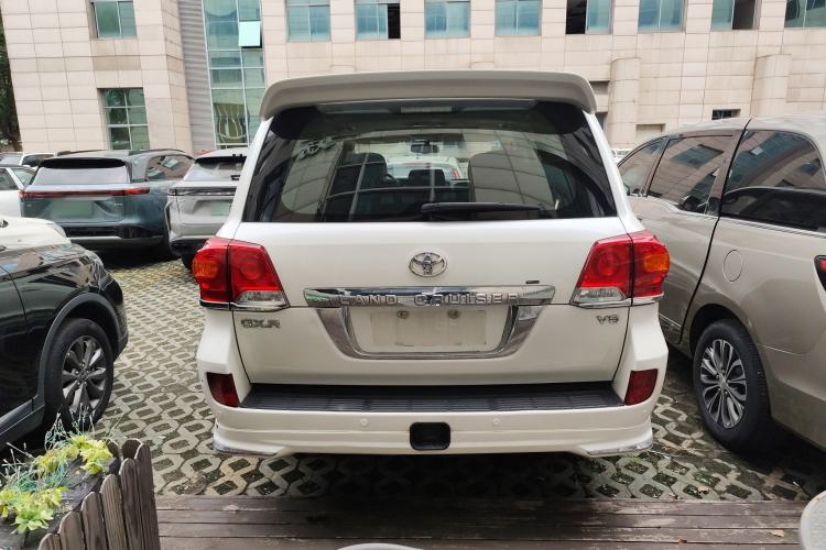 Used Toyota Land Cruiser 2015 4.0L V6 Middle East Low-Trim Version Exterior 4