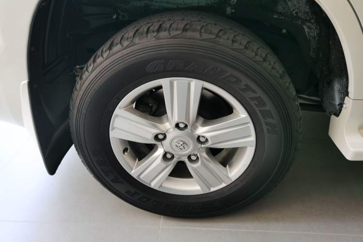 Used Toyota Land Cruiser 2015 4.6L V8 Low-Power Version Middle East Edition Exterior 5