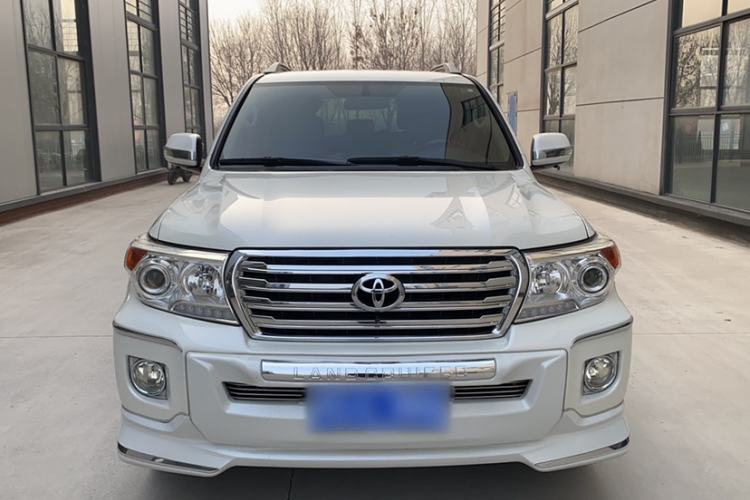 Used Toyota Land Cruiser 2015 4.0L V6 Middle East Low-Trim Version Exterior 5