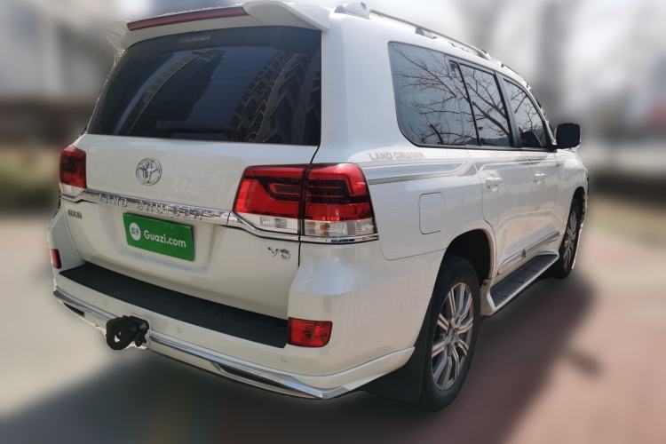 Used Toyota Land Cruiser 2015 4.0L V6 Middle East Low-Trim Version Exterior 5