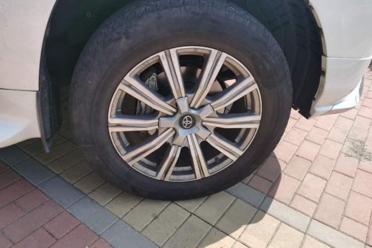 Used Toyota Land Cruiser 2015 4.0L V6 Middle East Low-Trim Version Exterior 7