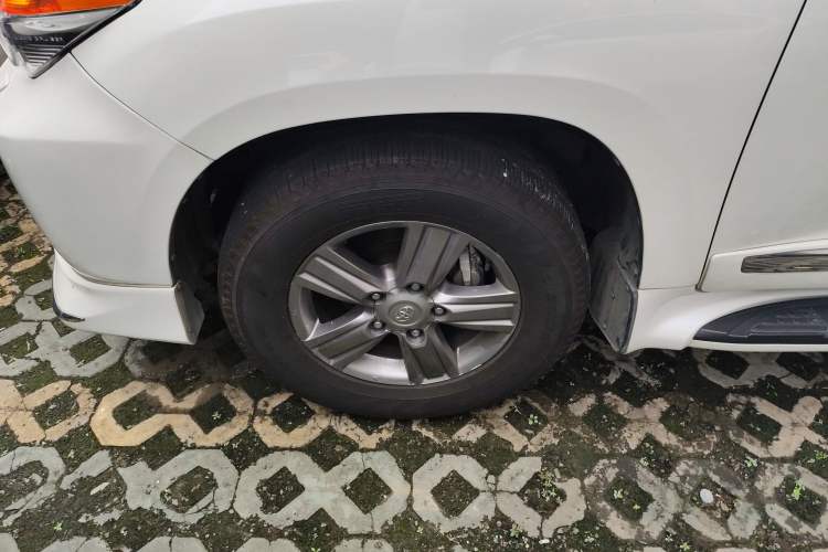 Used Toyota Land Cruiser 2015 4.0L V6 Middle East Low-Trim Version Exterior 7
