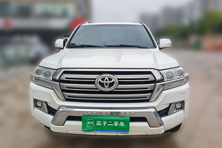 Used Toyota Land Cruiser 2015 4.0L VX-R 8-Seater Middle East Version Front