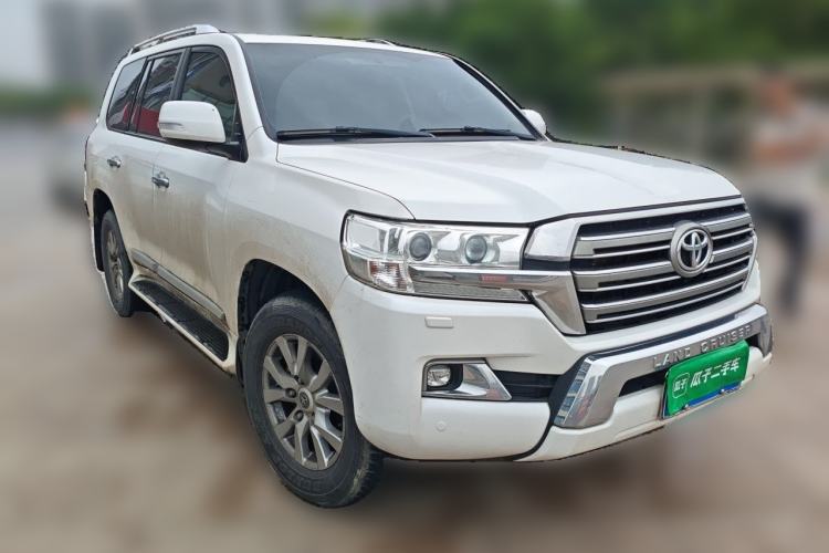Used Toyota Land Cruiser 2015 4.0L VX-R 8-Seater Middle East Version Front Right 45 Deg