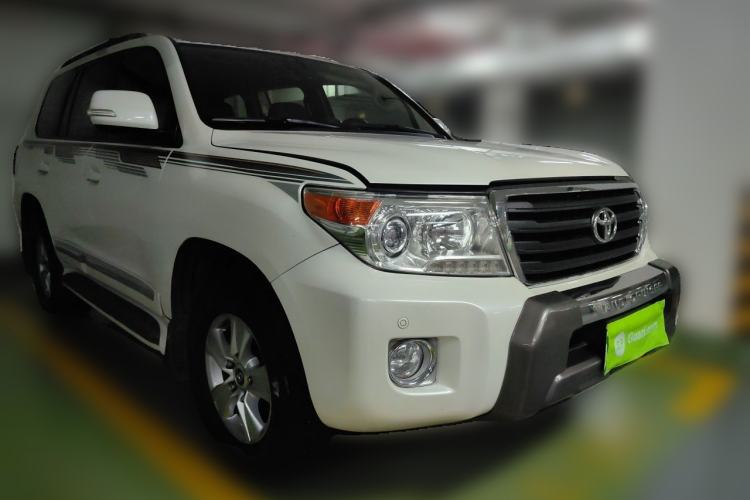 Used Toyota Land Cruiser 2015 4.0L V6 Middle East Low-Trim Version Front Right 45 Deg