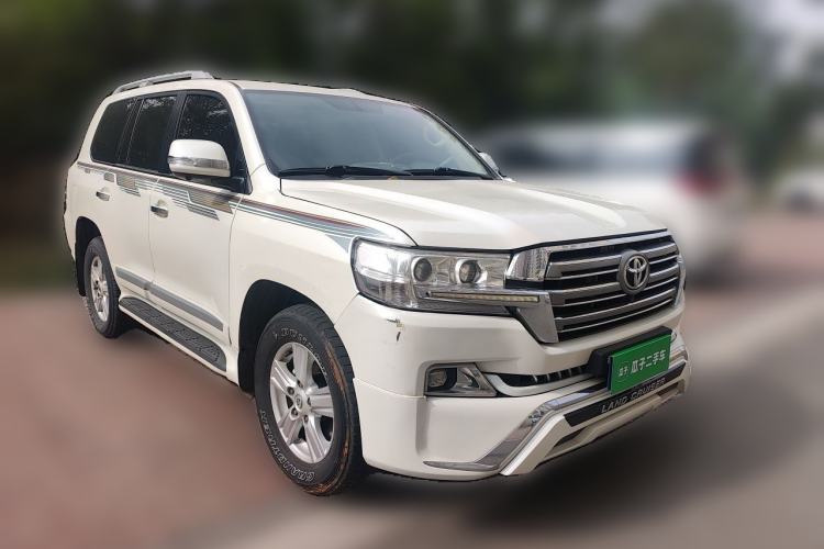 Used Toyota Land Cruiser 2015 4.0L V6 Middle East Low-Trim Version Front Right 45 Deg