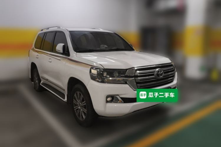 Used Toyota Land Cruiser 2015 4.0L V6 Middle East Low-Trim Version Front Right 45 Deg