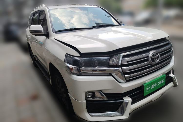 Used Toyota Land Cruiser 2015 4.0L V6 Middle East Low-Trim Version Front Right 45 Deg