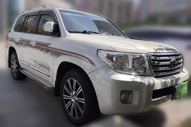 Used Toyota Land Cruiser 2015 4.0L V6 Middle East Limited Edition Front Right 45 Deg