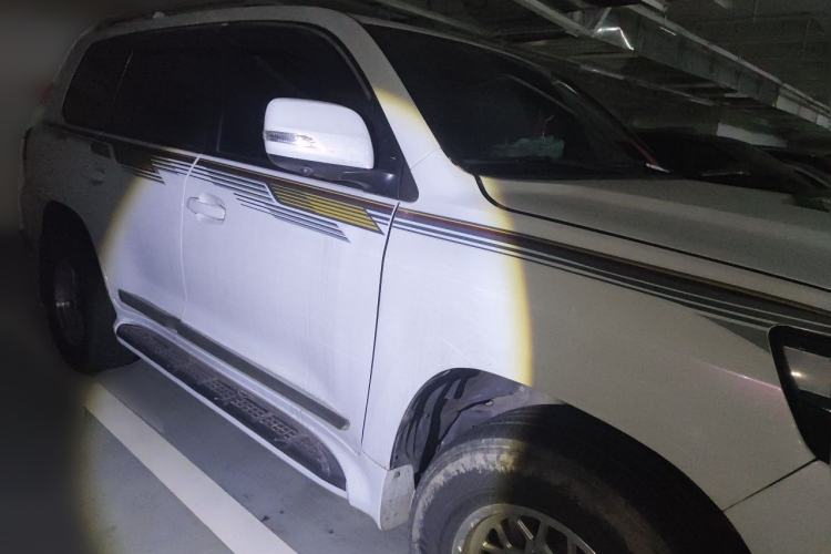 Used Toyota Land Cruiser 2015 4.0L 5-Seater Middle East Version Front Right 45 Deg