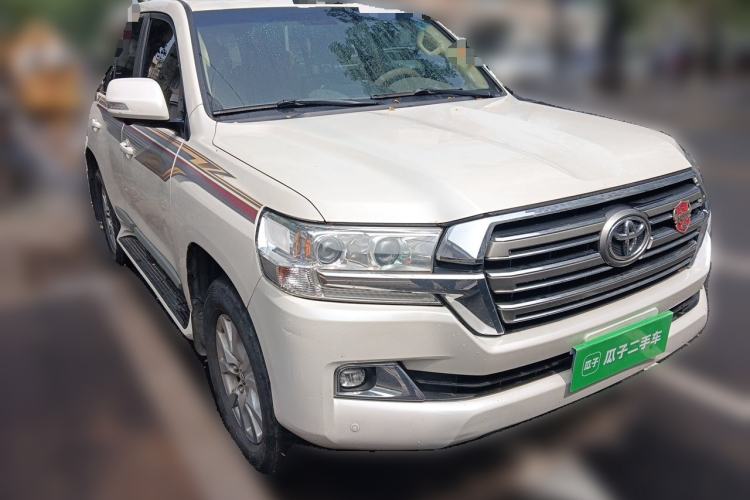 Used Toyota Land Cruiser 2015 4.0L V6 Middle East Limited Edition Front Right 45 Deg