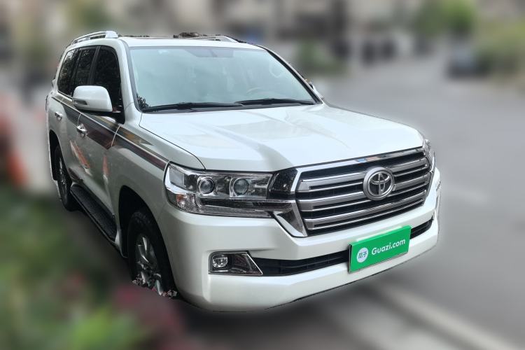 Used Toyota Land Cruiser 2015 4.0L 8-Seater Middle East Version Front Right 45 Deg