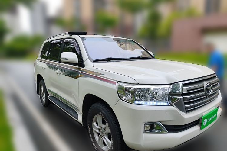 Used Toyota Land Cruiser 2015 4.0L V6 Middle East Limited Edition Front Right 45 Deg